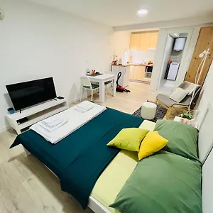 https://central-moon-apartment-no-2.splithotels.org